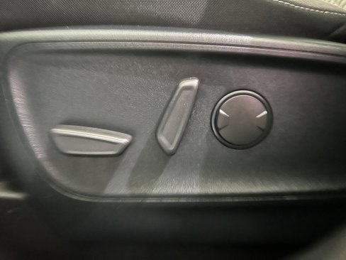 Used 2020 Ford Escape SE image 19