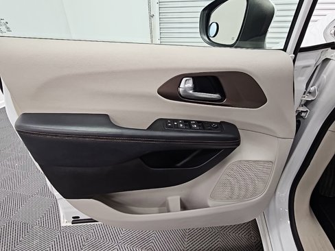 Used 2017 Chrysler Pacifica LX image 28