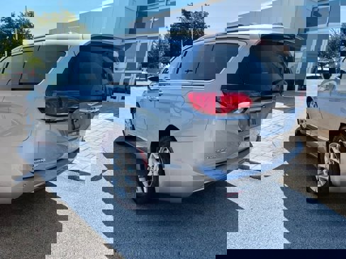 Certified 2019 Chrysler Pacifica Limited image 8