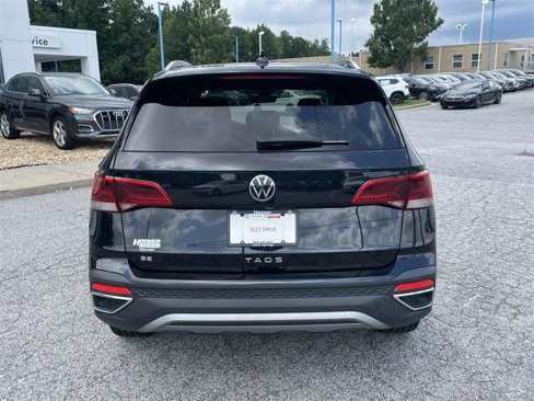 Certified 2023 Volkswagen Taos SE image 4