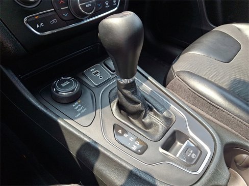 Used 2022 Jeep Cherokee Latitude Lux w/ Sun & Sound Group image 16