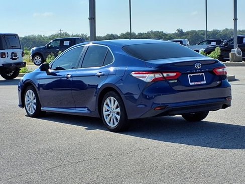 Used 2018 Toyota Camry LE image 27