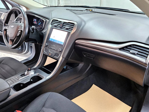 Used 2020 Ford Fusion SE image 20