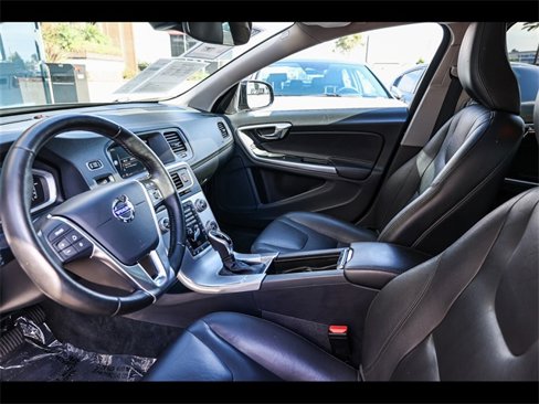 Used 2018 Volvo V60 T5 Cross Country w/ Convenience Package image 19
