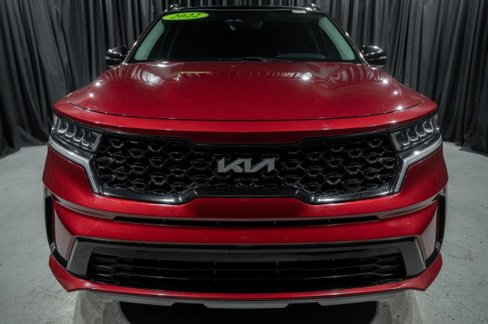 Used 2022 Kia Sorento S w/ Panoramic Sunroof Package image 3