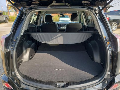 Used 2017 Toyota RAV4 LE image 8