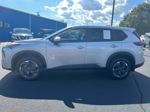 Used 2024 Nissan Rogue SV image 12