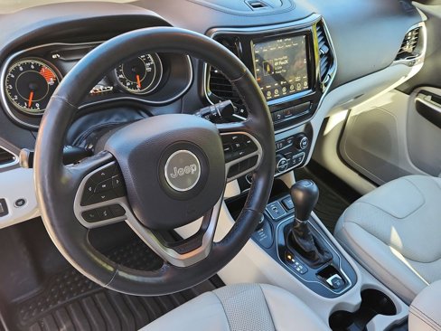 Used 2019 Jeep Cherokee Limited image 8