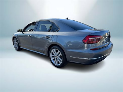 Used 2019 Volkswagen Passat 2.0T Wolfsburg image 4