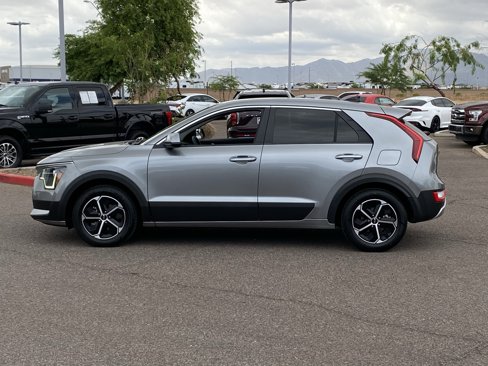 Used 2023 Kia Niro LX image 6