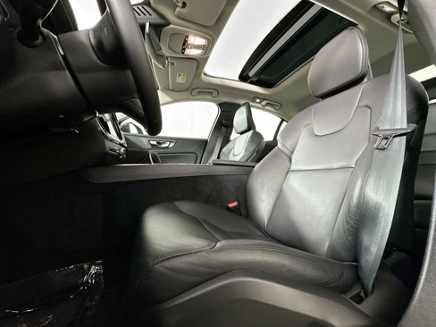 Certified 2025 Volvo S60 B5 Core image 18