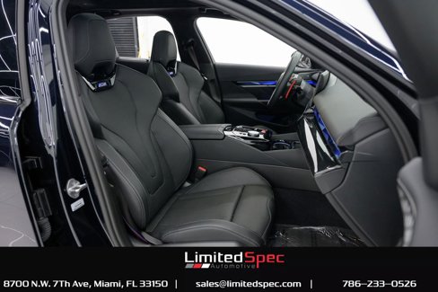 Used 2025 BMW M5 image 49