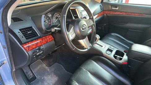 Used 2011 Subaru Outback 2.5i Limited image 4