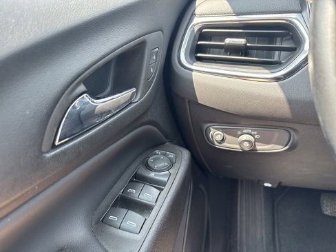 Used 2023 Chevrolet Equinox LT image 8