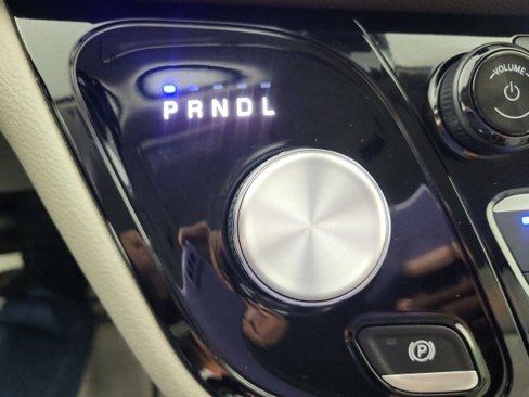Used 2021 Chrysler Pacifica Touring w/ Cold Weather Group image 28