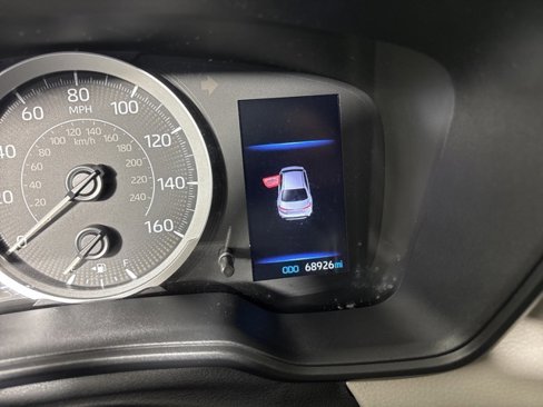 Used 2021 Toyota Corolla LE image 15
