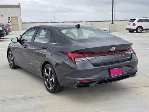 Used 2022 Hyundai Elantra Limited image 8