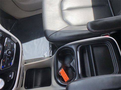 Used 2020 Chrysler Pacifica Touring-L image 20