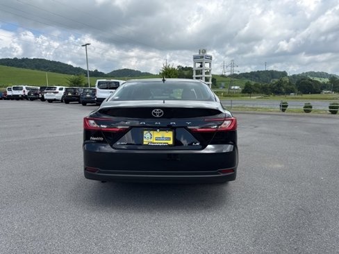 Used 2025 Toyota Camry LE image 7