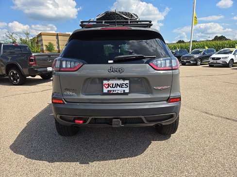 Used 2019 Jeep Cherokee Trailhawk w/ Cold Weather Group image 8