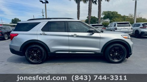 Certified 2022 Ford Explorer XLT w/ Equipment Group 202A image 2
