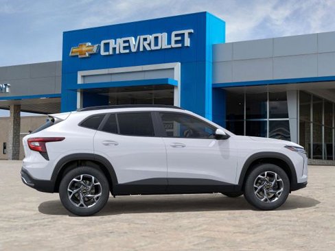 New 2026 Chevrolet Trax LT w/ Driver Confidence Package image 32