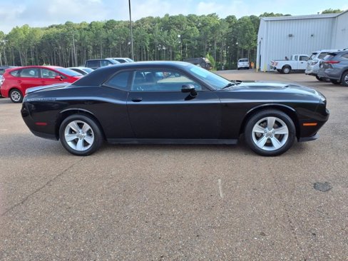 Used 2023 Dodge Challenger SXT image 2