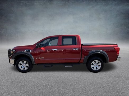 Used 2017 Nissan Titan SV image 7