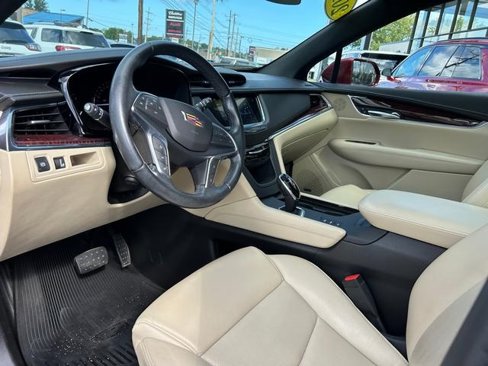 Used 2018 Cadillac XT5 Luxury w/ Driver Awareness Package image 10