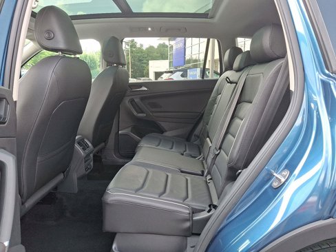 Used 2018 Volkswagen Tiguan SEL Premium image 10