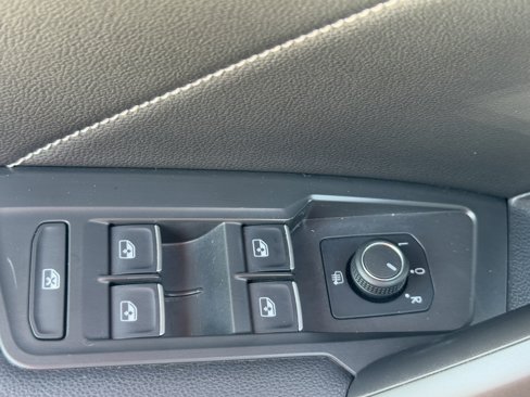 Certified 2022 Volkswagen Tiguan SE image 18