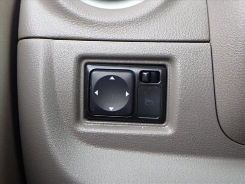 Used 2015 Nissan Versa SV image 19