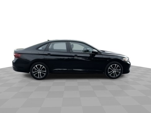 Used 2024 Volkswagen Jetta Sport image 9