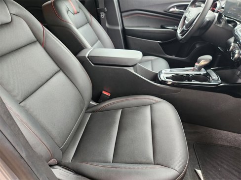 Used 2025 Chevrolet Trax RS image 12