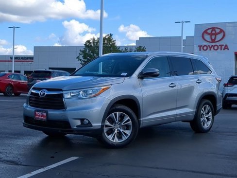 Used 2015 Toyota Highlander XLE image 2