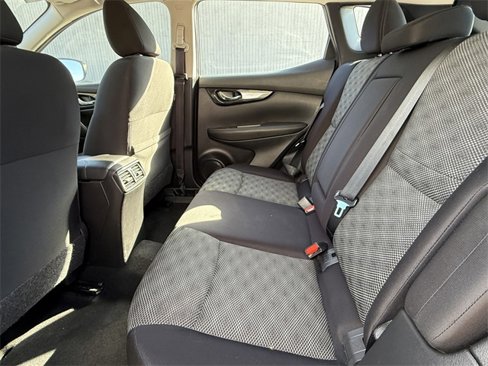 Used 2021 Nissan Rogue Sport SV image 18