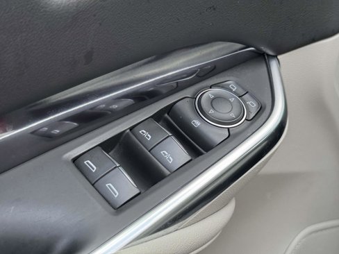 Certified 2021 Cadillac XT4 Luxury w/ Cold Weather Package image 12