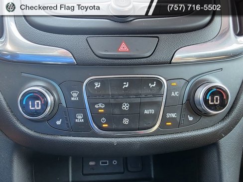 Used 2021 Chevrolet Equinox LT w/ Driver Convenience Package image 18