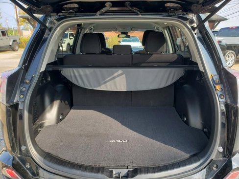 Used 2017 Toyota RAV4 LE image 7