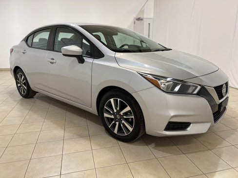 Used 2022 Nissan Versa SV image 7