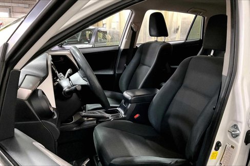 Used 2018 Toyota RAV4 LE image 7