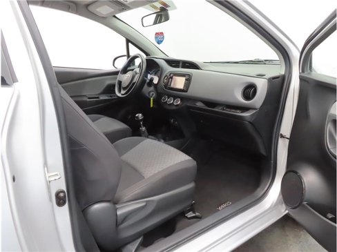 Used 2015 Toyota Yaris L image 17
