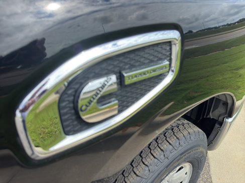 Used 2017 Nissan Titan SV image 6