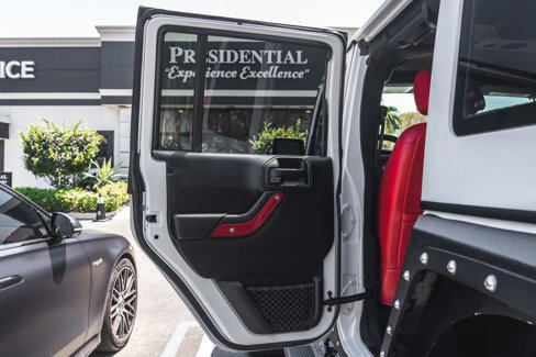 Used 2017 Jeep Wrangler Unlimited Sahara w/ Connectivity Group image 33
