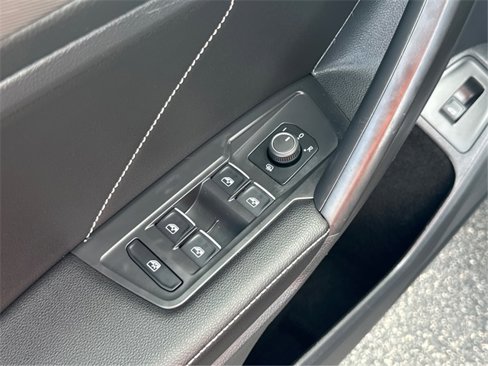 Used 2022 Volkswagen Tiguan SE w/ Panoramic Sunroof Package image 25