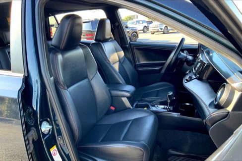 Used 2018 Toyota RAV4 SE image 8