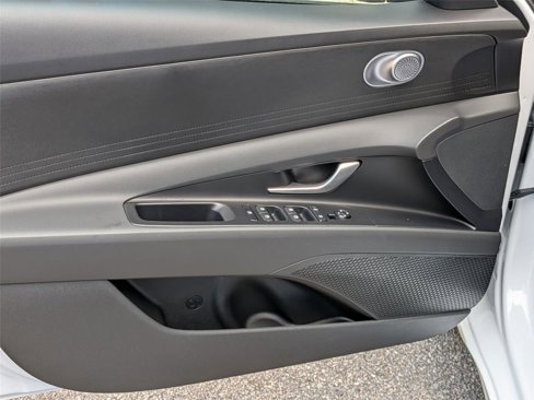 New 2025 Hyundai Elantra SE image 11