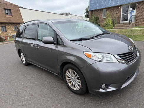 Used 2015 Toyota Sienna XLE Premium image 4
