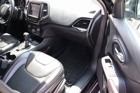 Used 2020 Jeep Cherokee Trailhawk w/ Cold Weather Group image 47
