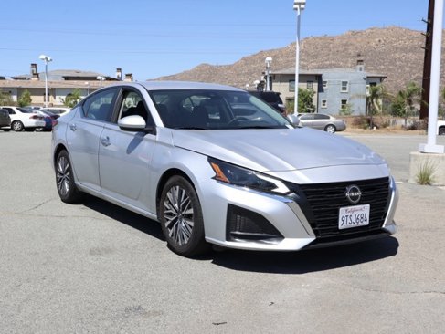 Used 2023 Nissan Altima 2.5 SV image 2